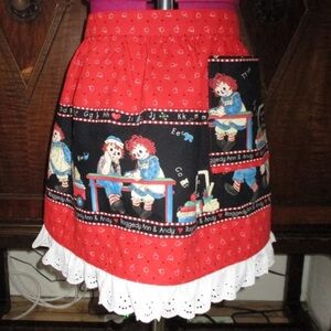 Rare Vintage 1974 Daisy
Kingdom Raggedy Ann & Andy
Cotton Ruffle Apron